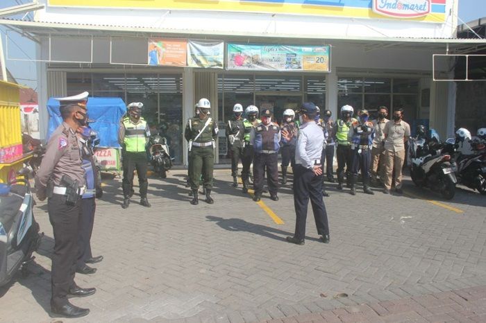 Masuk Kota Mojokerto Pastikan Sudah Vaksin, Pos Nataru Terapkan Suntik di Tempat Masuk Kota Mojokerto Pastikan Sudah Vaksin, Pos Nataru Terapkan Suntik di Tempat