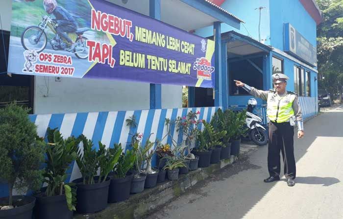 Hari Pertama Ops Zebra Semeru, Satlantas Polres Pasuruan Imbau Tertib Berkendara Hari Pertama Ops Zebra Semeru, Satlantas Polres Pasuruan Imbau Tertib Berkendara