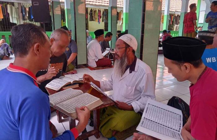 Semangat WBP Lapas Kediri Sambut Hari Santri Nasional 2024 Semangat WBP Lapas Kediri Sambut Hari Santri Nasional 2024