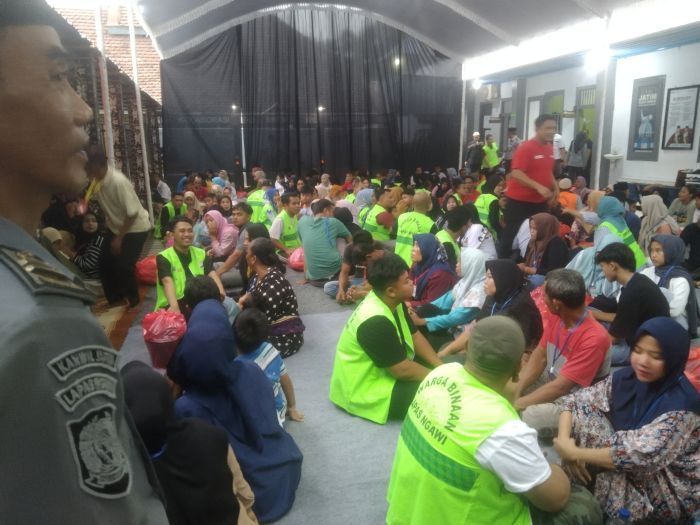 75 Warga Binaan Ikuti Buka Puasa Bersama dengan Keluarga dari Dalam Lapas Ngawi 75 Warga Binaan Ikuti Buka Puasa Bersama dengan Keluarga dari Dalam Lapas Ngawi