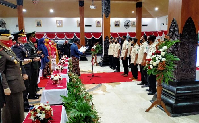 PPPT Resmi Dikukuhkan oleh Bupati Trenggalek Moh. Nur Arifin PPPT Resmi Dikukuhkan oleh Bupati Trenggalek Moh. Nur Arifin