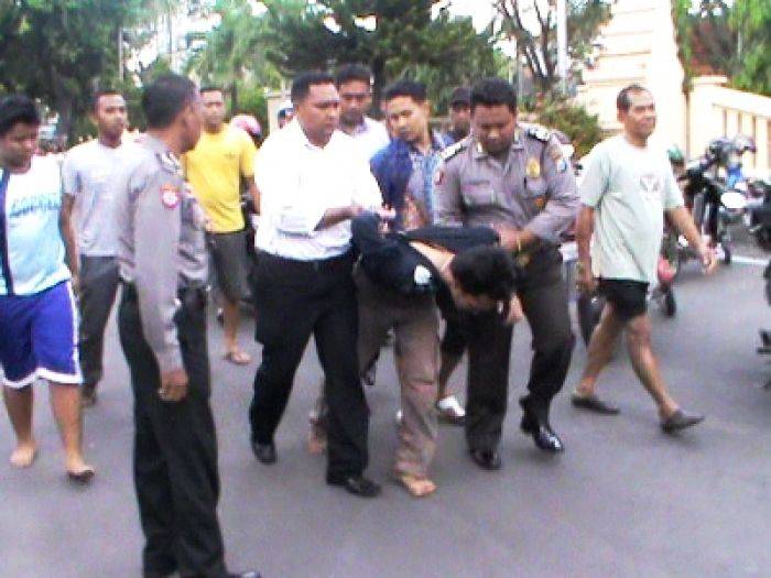 Ganggu Istri Orang, Diteriaki Maling, Nyonyor Dipukuli Ganggu Istri Orang, Diteriaki Maling, Nyonyor Dipukuli
