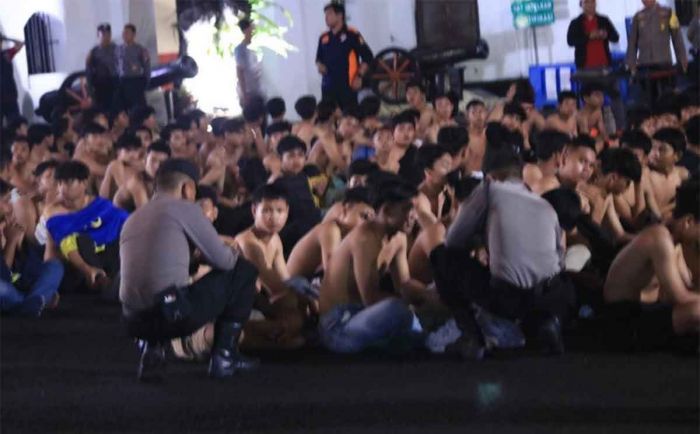 Polisi Amankan 139 Anggota Perguruan Silat di Surabaya Polisi Amankan 139 Anggota Perguruan Silat di Surabaya