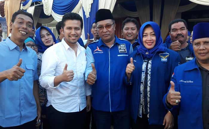 Resmikan Posko Pemenangan di Gresik, Emil Dardak Yakin Bisa Teruskan Kesuksesan Pakde Karwo Resmikan Posko Pemenangan di Gresik, Emil Dardak Yakin Bisa Teruskan Kesuksesan Pakde Karwo