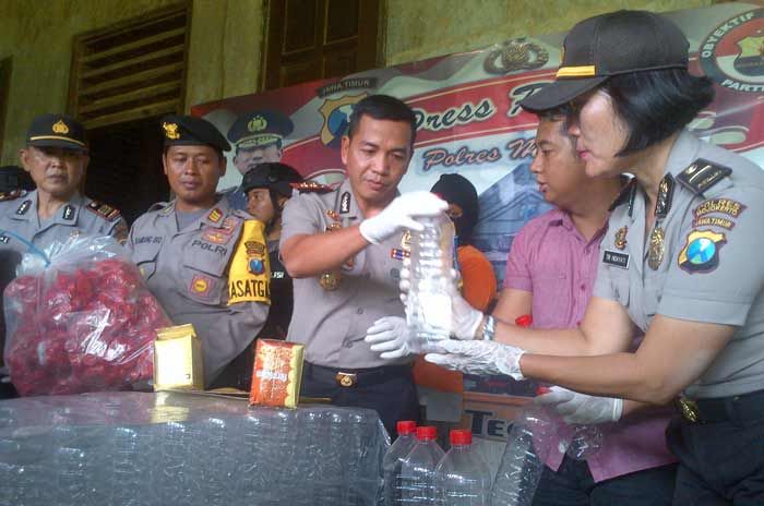 Pabrik Arak di Desa Kutorejo Mojokerto Digerebek Polisi