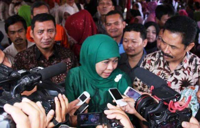 Lantik PC Muslimat Tulungagung, Mensos dan Bupati Bagikan Rasta Lantik PC Muslimat Tulungagung, Mensos dan Bupati Bagikan Rasta