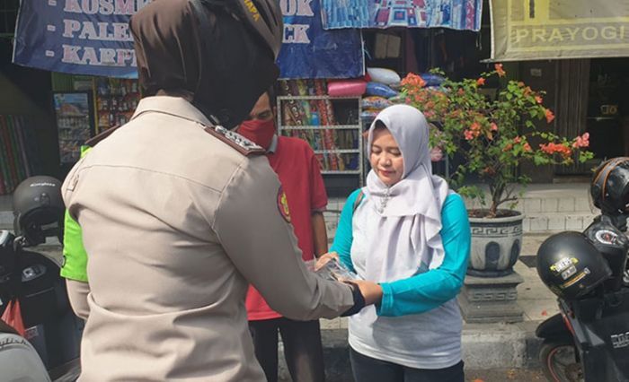 Pantau Penegakan Protokol Kesehatan, Polres Lamongan Blusukan ke Pasar Pantau Penegakan Protokol Kesehatan, Polres Lamongan Blusukan ke Pasar