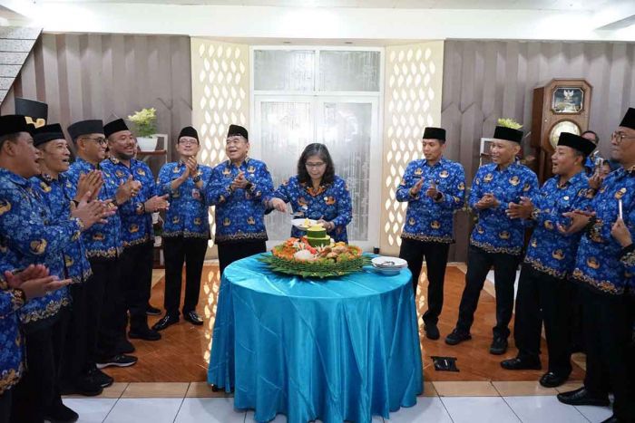 Pj Wali Kota Kediri Apresiasi Kinerja Pegawai di HUT ke-53 Korpri Pj Wali Kota Kediri Apresiasi Kinerja Pegawai di HUT ke-53 Korpri