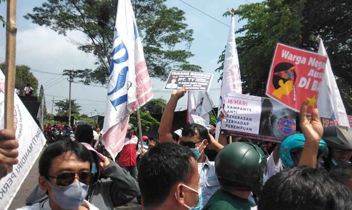 Kasus KDRT Pemilik Perusahaan Picu Aksi Demo Buruh di Pasuruan Kasus KDRT Pemilik Perusahaan Picu Aksi Demo Buruh di Pasuruan