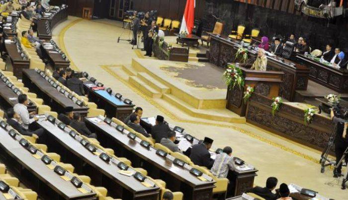 PDIP naik Pitam dan Gebrak Meja Gara-gara Omongan Desmond PDIP naik Pitam dan Gebrak Meja Gara-gara Omongan Desmond