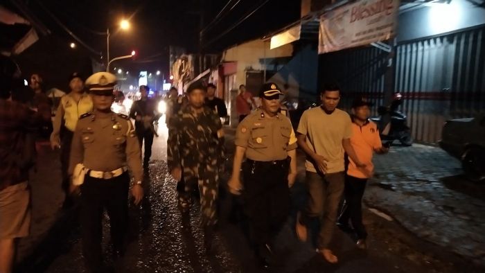 Patroli Skala Besar, Petugas Gabungan Jember Temukan C1 Plano Capres Kurang 140 Lembar Patroli Skala Besar, Petugas Gabungan Jember Temukan C1 Plano Capres Kurang 140 Lembar