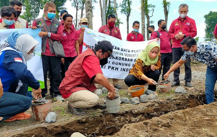 PKH Indonesia Bangun 20 Unit Huntara Bagi Warga Terdampak APG Gunung Semeru PKH Indonesia Bangun 20 Unit Huntara Bagi Warga Terdampak APG Gunung Semeru