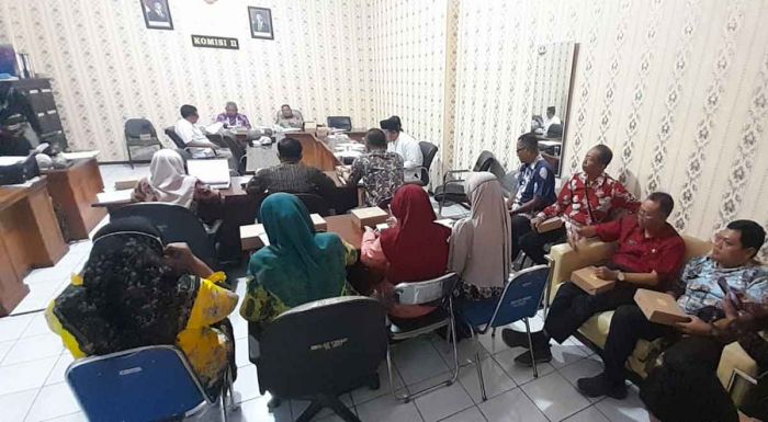 DPRD Situbondo Dorong Produk UMKM Masuk Etalase Pasar Modern Lewat Rapat Kerja Strategis DPRD Situbondo Dorong Produk UMKM Masuk Etalase Pasar Modern Lewat Rapat Kerja Strategis