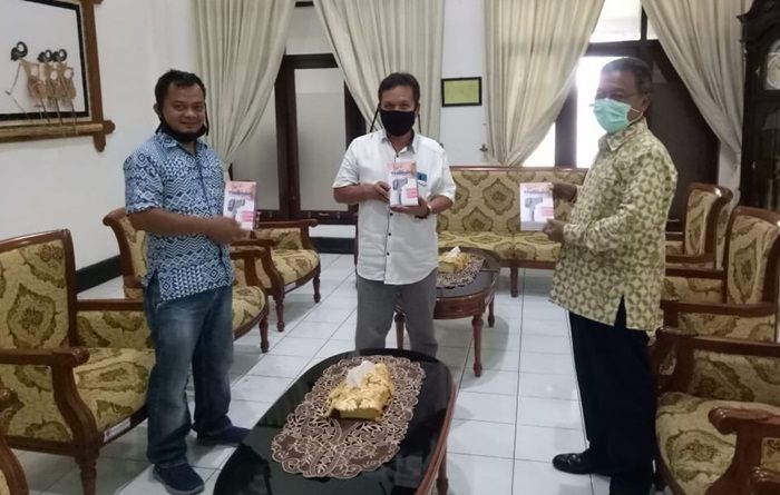 Bupati Pacitan Terima Bantuan dari BRI dan PT Intan Pariwara Bupati Pacitan Terima Bantuan dari BRI dan PT Intan Pariwara