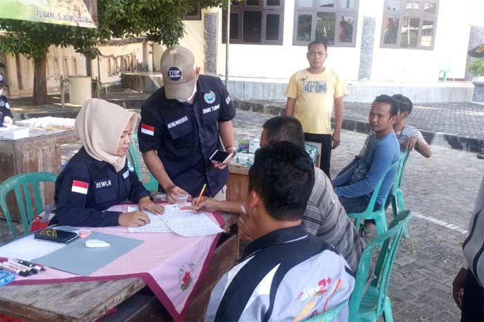 Pastikan Mudik Aman, Sopir Bus di Terminal Tuban Dites Urin