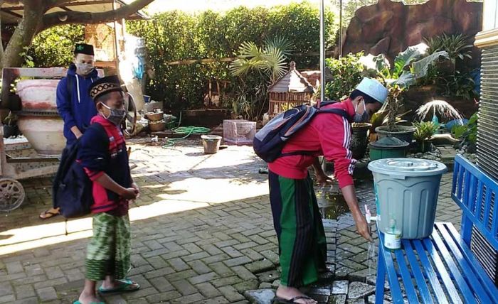 Kemenag Minta Kasus Covid-19 Al Izzah Jadi Warning Bagi Ponpes Lain di Kota Batu Kemenag Minta Kasus Covid-19 Al Izzah Jadi Warning Bagi Ponpes Lain di Kota Batu