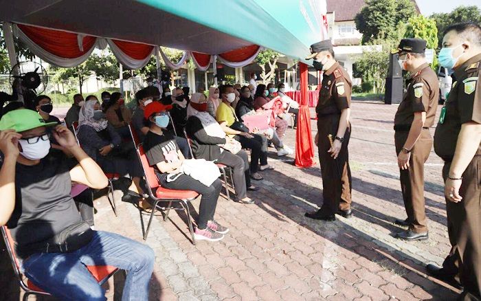 Tak Antre Lama, Vaksinasi Gratis Kejati Jatim di Islamic Center Tuai Pujian Masyarakat Tak Antre Lama, Vaksinasi Gratis Kejati Jatim di Islamic Center Tuai Pujian Masyarakat