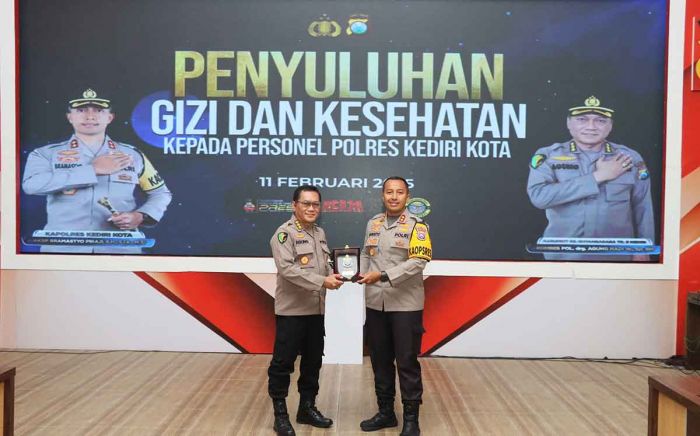 Polres Kediri Kota Bersama RS Bhayangkara Kediri Gelar Penyuluhan Gizi dan Kesehatan ke Anggota Polres Kediri Kota Bersama RS Bhayangkara Kediri Gelar Penyuluhan Gizi dan Kesehatan ke Anggota