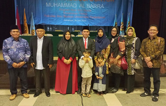 Raih Gelar Doktor, Ketua DPRD Kabupaten Mojokerto Beri Ucapan Selamat untuk Gus Barra Raih Gelar Doktor, Ketua DPRD Kabupaten Mojokerto Beri Ucapan Selamat untuk Gus Barra
