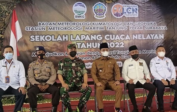 Tingkatkan Hasil Tangkapan Ikan, BMKG Jatim Gelar Sekolah Lapang Cuaca Nelayan di Bangkalan Tingkatkan Hasil Tangkapan Ikan, BMKG Jatim Gelar Sekolah Lapang Cuaca Nelayan di Bangkalan