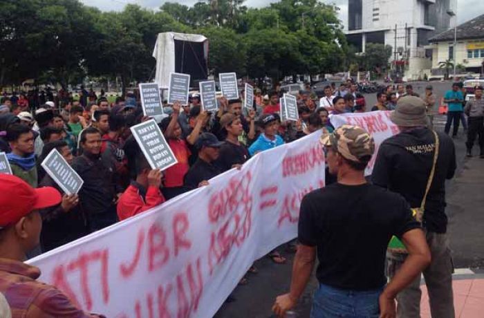 Bupati Faida Didemo Tim Suksesnya Sendiri Soal Insentif Guru Ngaji