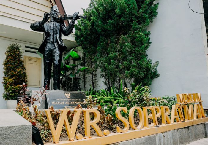 5 Tempat Wisata Sejarah di Surabaya yang Cocok Dikunjungi saat HUT ke-78 Republik Indonesia 5 Tempat Wisata Sejarah di Surabaya yang Cocok Dikunjungi saat HUT ke-78 Republik Indonesia