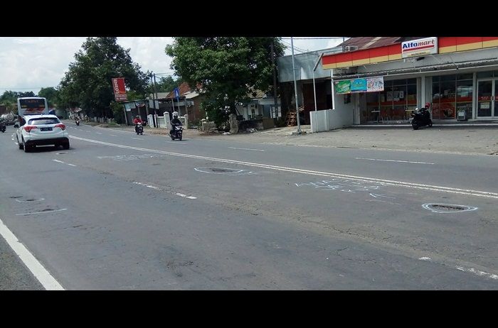 Perbaiki Jalan Surabaya-Mojokerto, Satker PJN Hanya Tutup Beberapa Lubang