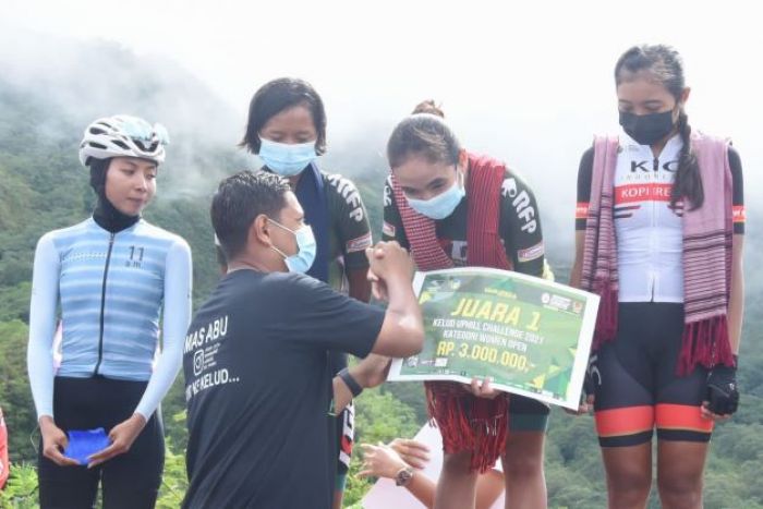 Istri Wali Kota Kediri Juara II, Kelud UpHill Challenge 2021 Berlangsung Seru Istri Wali Kota Kediri Juara II, Kelud UpHill Challenge 2021 Berlangsung Seru