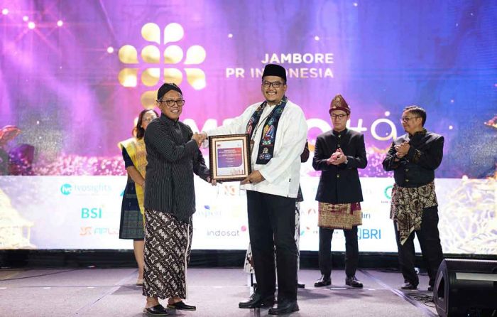 Sekretaris Perusahaan Bank DKI Dinobatkan Jadi Pemimpin Terpopuler 2023 Sekretaris Perusahaan Bank DKI Dinobatkan Jadi Pemimpin Terpopuler 2023