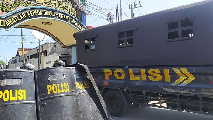 Jemput Paksa Putra Kiai Jombang, Polisi Kepung Pondok Pesantren Shiddiqiyyah Jemput Paksa Putra Kiai Jombang, Polisi Kepung Pondok Pesantren Shiddiqiyyah