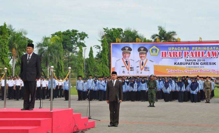 Bupati-Wabup Gresik Ziarah ke Makam Pahlawan Bupati-Wabup Gresik Ziarah ke Makam Pahlawan
