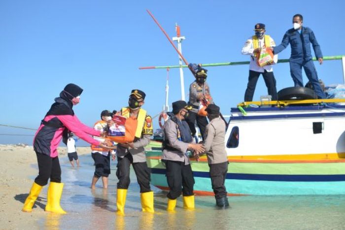 PPKM Level IV, Polres Probolinggo Kota Gelontor Dua Ton Beras PPKM Level IV, Polres Probolinggo Kota Gelontor Dua Ton Beras