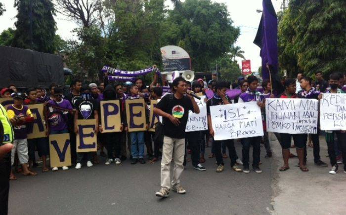 Ratusan Suporter Persik Demo Tuntut Walikota Selamatkan Persik