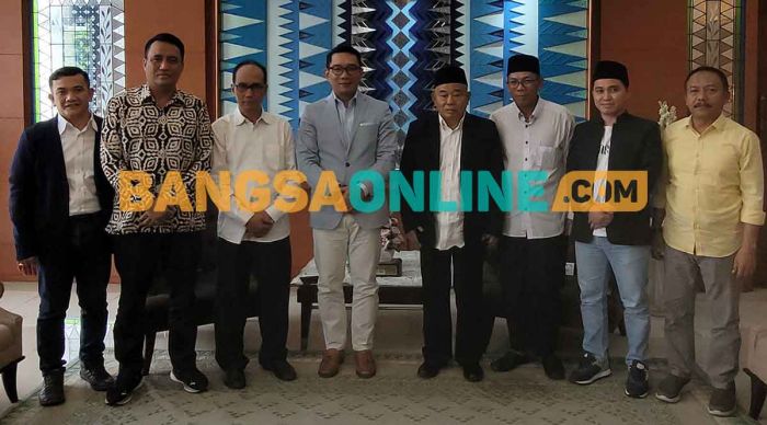 Dukung Kiai Chalim Pahlawan Nasional, Gubernur Jabar Ridwan Kamil Ingatkan Jas Merah dan Jas Hijau Dukung Kiai Chalim Pahlawan Nasional, Gubernur Jabar Ridwan Kamil Ingatkan Jas Merah dan Jas Hijau