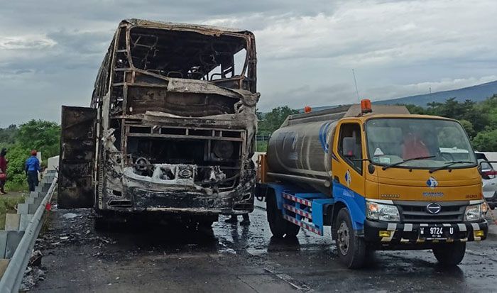 Jasa Marga Lakukan Evakuasi Kendaraan Terbakar di Ruas Tol Pandaan-Malang