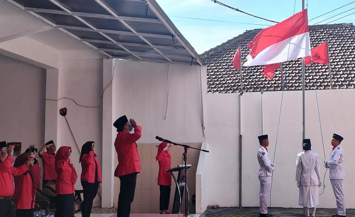 DPC PDIP Kabupaten Kediri Gelar Upacara HUT ke-78 RI di Halaman Kantor