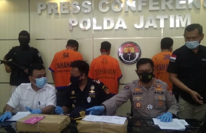 Ditresnarkoba Polda Jatim Gagalkan Penyelundupan 6 Kilogram Sabu Ditresnarkoba Polda Jatim Gagalkan Penyelundupan 6 Kilogram Sabu