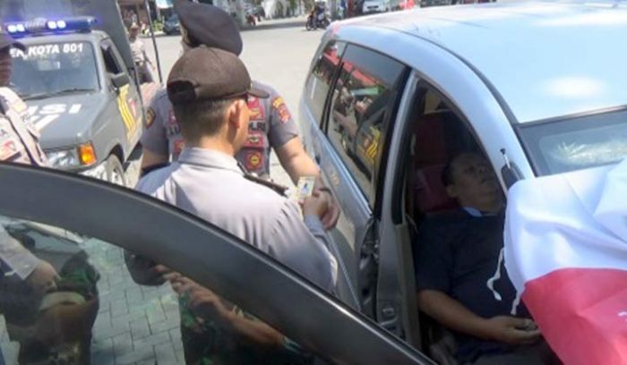 Geger di SPBU Jombang, Seorang Pria Meninggal saat Mengisi BBM Geger di SPBU Jombang, Seorang Pria Meninggal saat Mengisi BBM