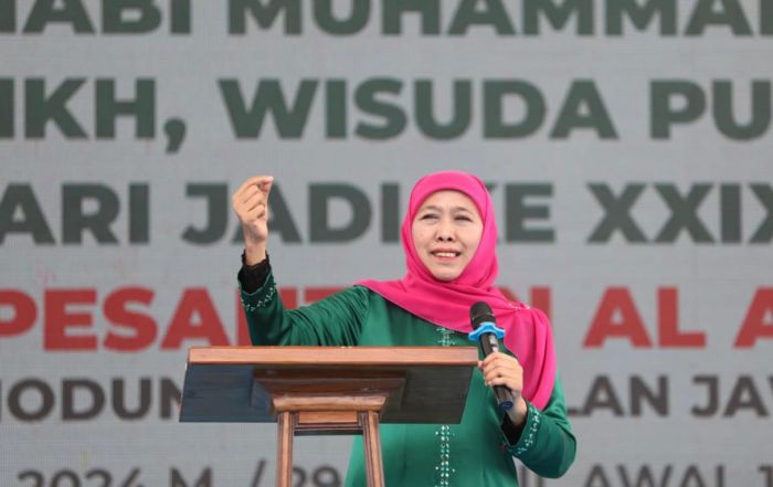 Disambut Doa, Khofifah Ajak Santri Ponpes Al Anwar Bangkalan untuk Tempuh Pendidikan yang Tinggi Disambut Doa, Khofifah Ajak Santri Ponpes Al Anwar Bangkalan untuk Tempuh Pendidikan yang Tinggi
