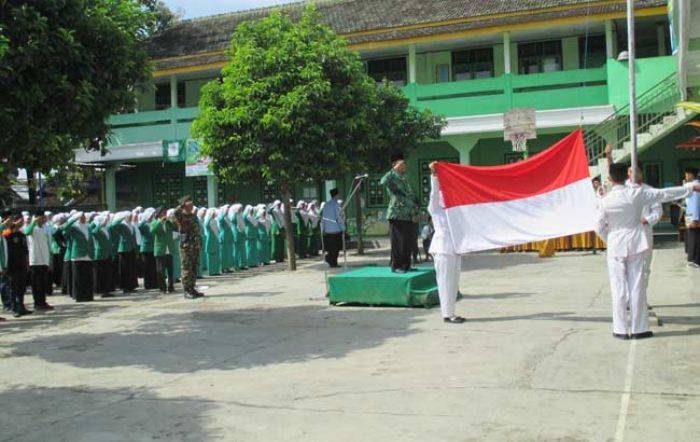 Peringati Harlah NU ke-93: PCNU Magetan Gelar Upacara, Fatayat Lomba Tumpeng