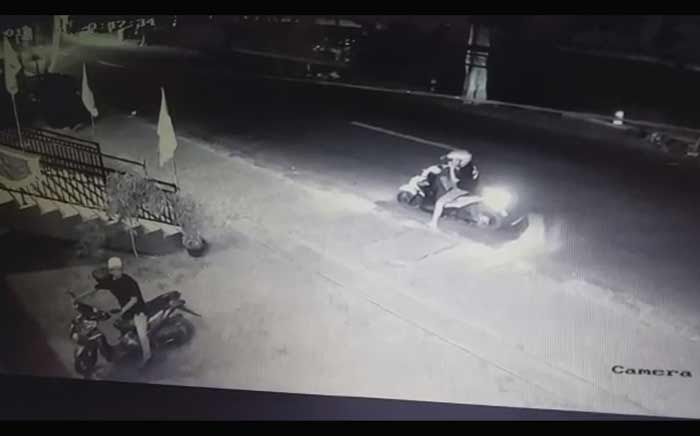 Dua Pelaku Curanmor di Kantor PMI Jombang Terekam CCTV