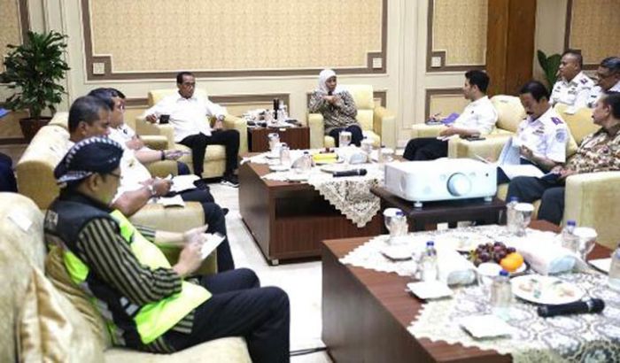Menhub Puji Gerak Cepat Gubernur Khofifah, Rapat Pembangunan Transportasi Publik di Bandara Menhub Puji Gerak Cepat Gubernur Khofifah, Rapat Pembangunan Transportasi Publik di Bandara