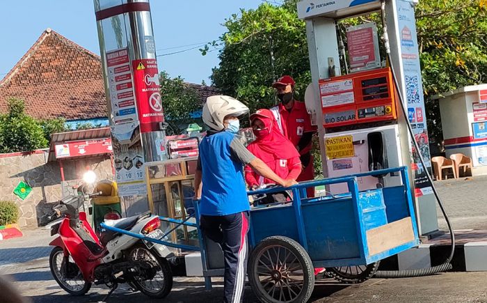 Terjadi di Kediri, Beli Pertalite Pakai Jeriken Dilarang, Tapi Beli Solar dan Pertamax Boleh Terjadi di Kediri, Beli Pertalite Pakai Jeriken Dilarang, Tapi Beli Solar dan Pertamax Boleh