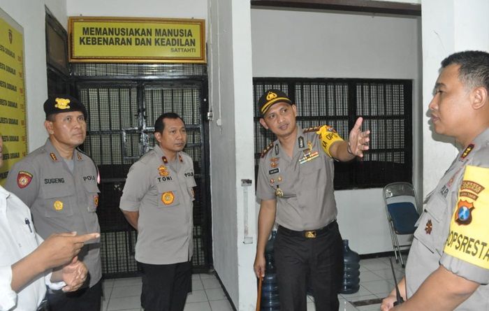 Gresik Oke, Wakapolda Jatim Lanjut Sidak ke Polresta Sidoarjo Gresik Oke, Wakapolda Jatim Lanjut Sidak ke Polresta Sidoarjo