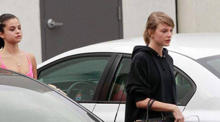 Selena Gomez dan Taylor Swift Kejepret Tanpa Make Up… Aduh.. Cantiknya Selena Gomez dan Taylor Swift Kejepret Tanpa Make Up… Aduh.. Cantiknya