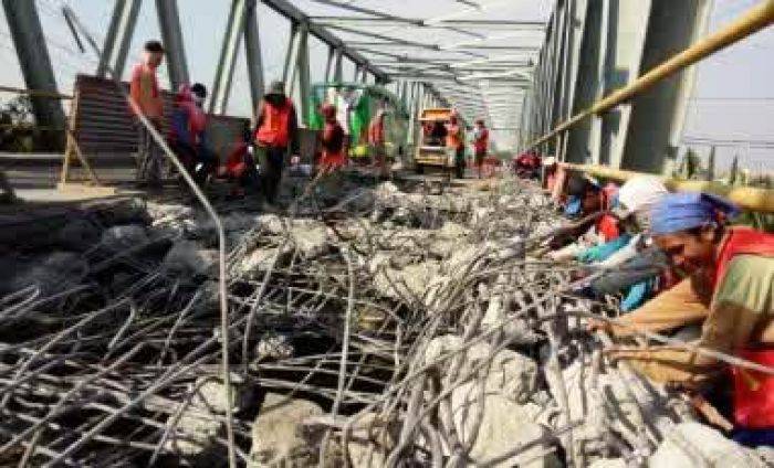 Kemacetan di Jembatan Sembayat Gresik Makin Parah Kemacetan di Jembatan Sembayat Gresik Makin Parah