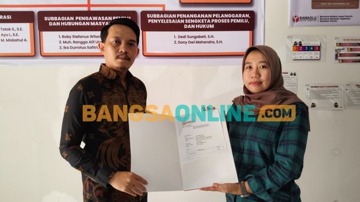Tim Paslon Fren Laporkan Dugaan Pengrusakan dan Pelanggaran APK ke Bawaslu Kota Kediri Tim Paslon Fren Laporkan Dugaan Pengrusakan dan Pelanggaran APK ke Bawaslu Kota Kediri