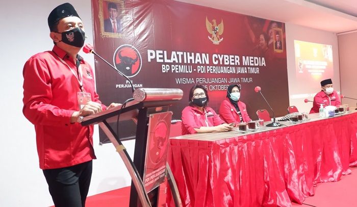 PDIP Jatim Latih Tim Cyber Tangkal Serangan Kampanye Hitam di Pilkada 2020 PDIP Jatim Latih Tim Cyber Tangkal Serangan Kampanye Hitam di Pilkada 2020