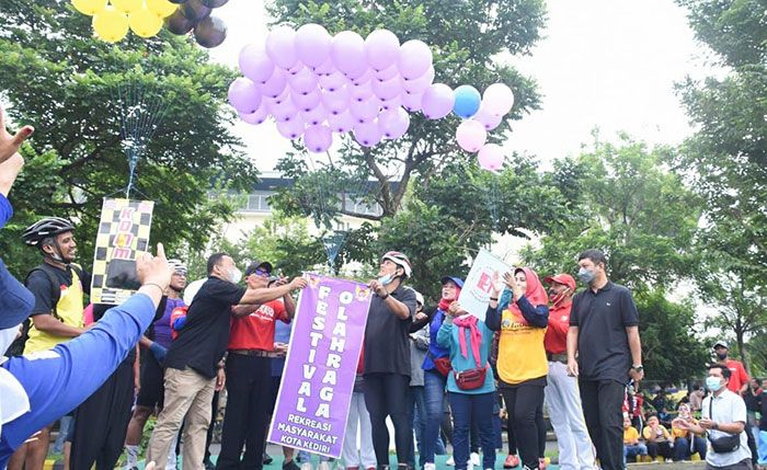 Hadiri Festival Olahraga di GOR Jayabaya, Wali Kota Kediri Ajak Masyarakatnya untuk Bergerak Hadiri Festival Olahraga di GOR Jayabaya, Wali Kota Kediri Ajak Masyarakatnya untuk Bergerak