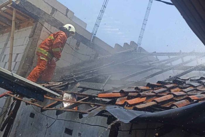 Bermain Korek Api di Dapur, Rumah di Ploso Surabaya Terbakar Bermain Korek Api di Dapur, Rumah di Ploso Surabaya Terbakar